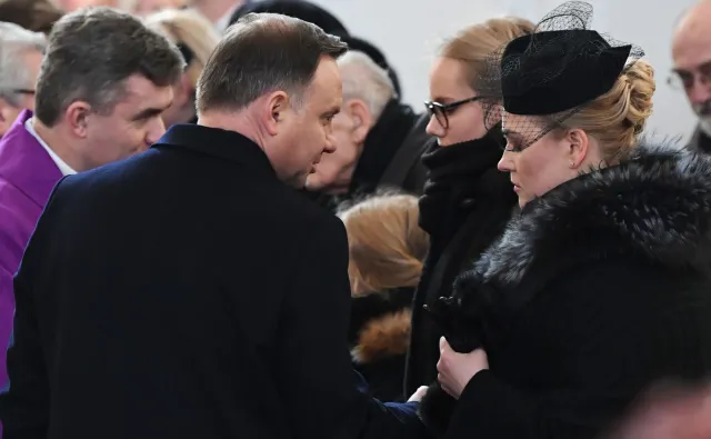 Dalekie miejsce Dudy na pogrzebie Adamowicza było "istotne dla organizatorów"? Rzeczniczka: To nie była uroczystość państwowa