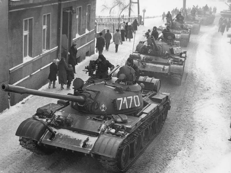 Inwazja na Polskę 1981? Jaruzelski prosił. Moskwa odmawiała. Bardzo chciała NRD