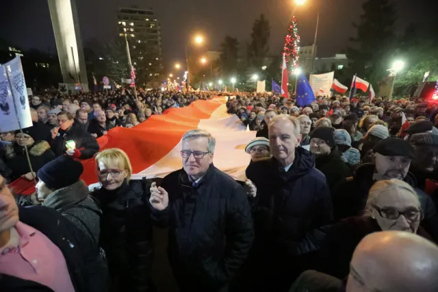 Przeciąganie liny w sprawie sądów: Gowinowcy chcą poprawek, eksperci ostrzegają przed utratą niezawisłości