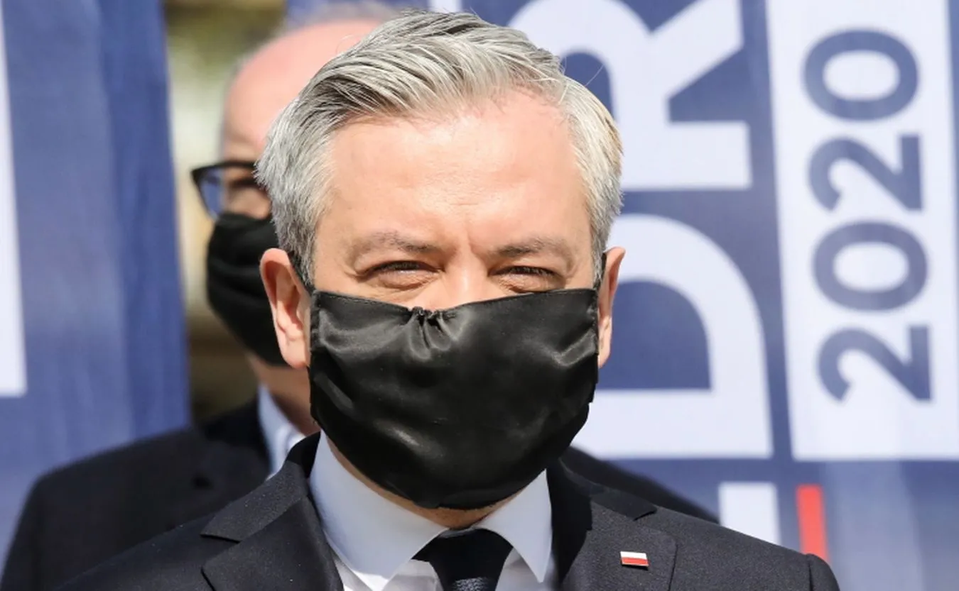 Robert Biedroń podczas konferencji prasowej