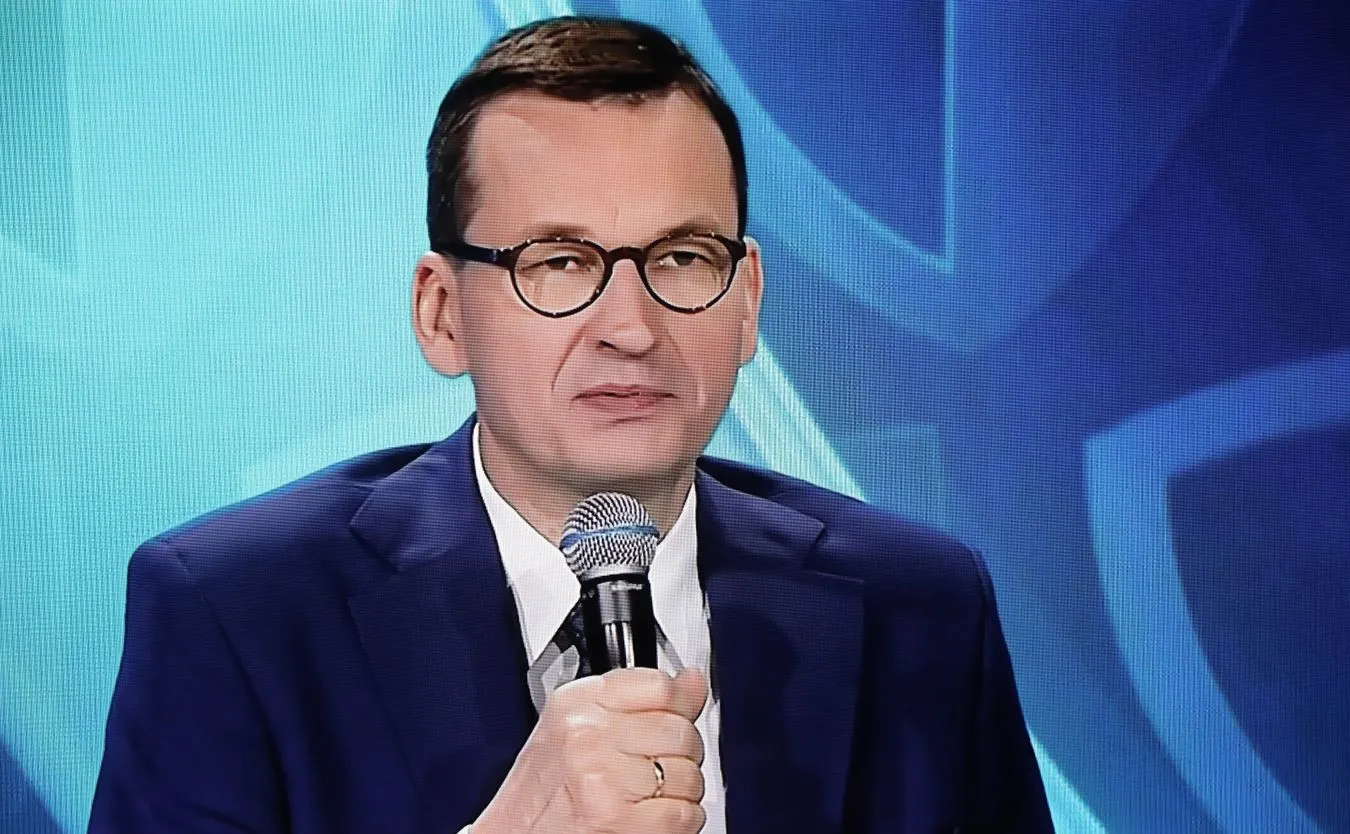 Morawiecki: W najbliższych miesiącach odmrożenie ruchu lotniczego