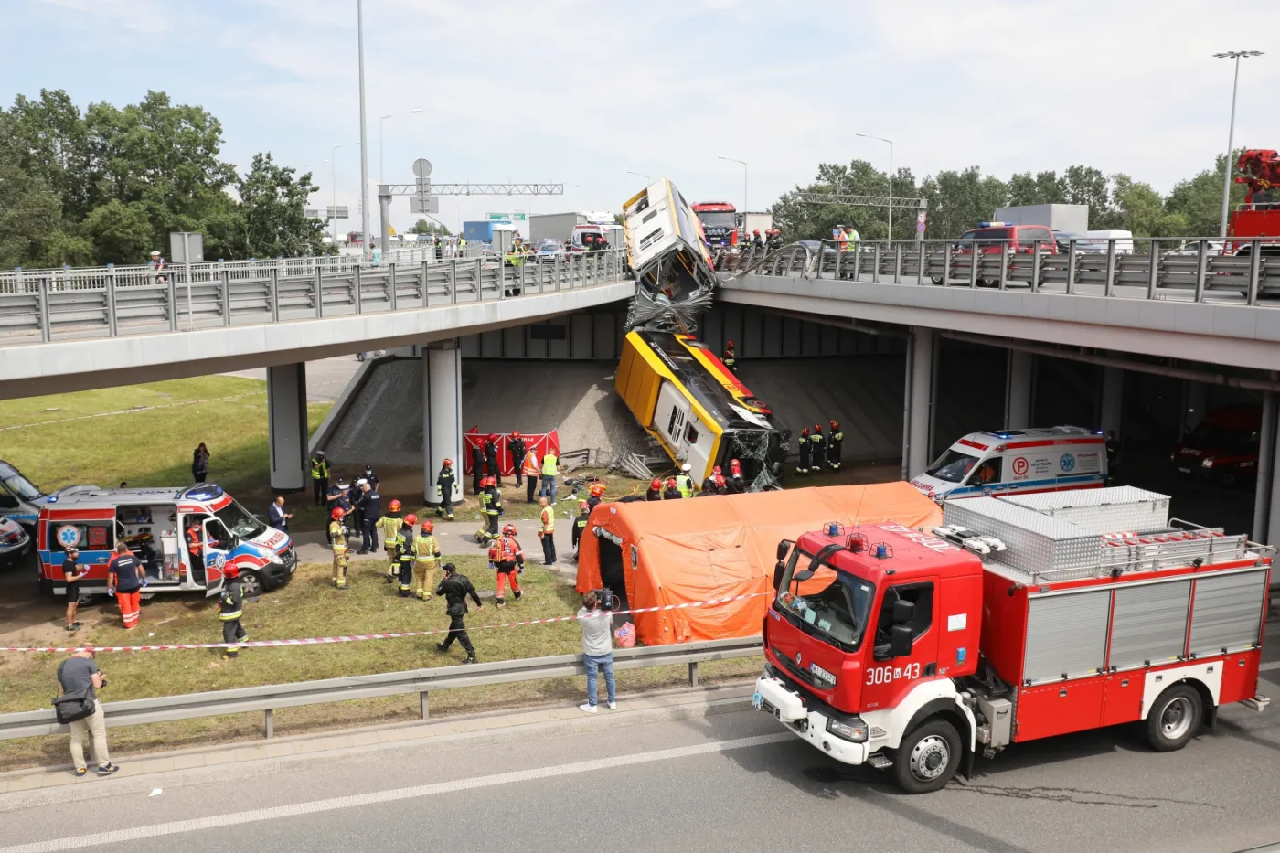 Radziwiłł: Autobusem, który uległ wypadkowi jechało 40 osób. 20 z nich odniosło obrażenia