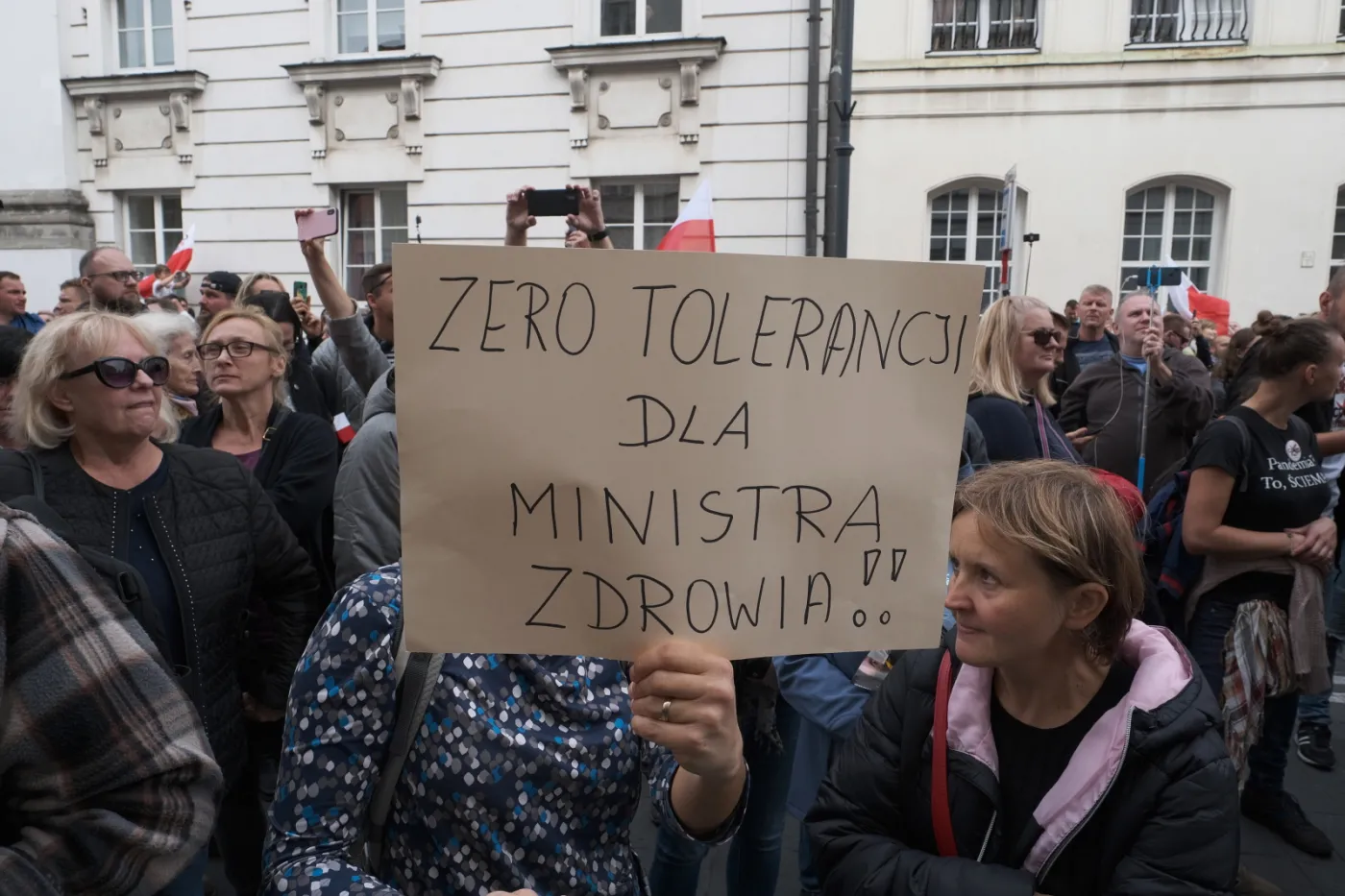 Uczestnicy manifestacji nie zakrywali ust i nosa, nie zachowywali dystansu społecznego