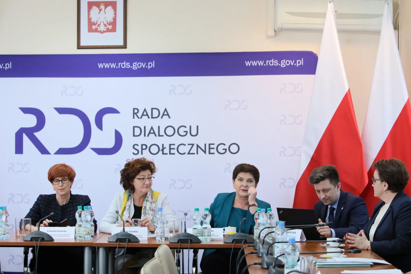 Podwyżki dla nauczycieli: Rząd i "Solidarność" gotowi na podpisanie porozumienia. Nie ma zgody ZNP i FZZ