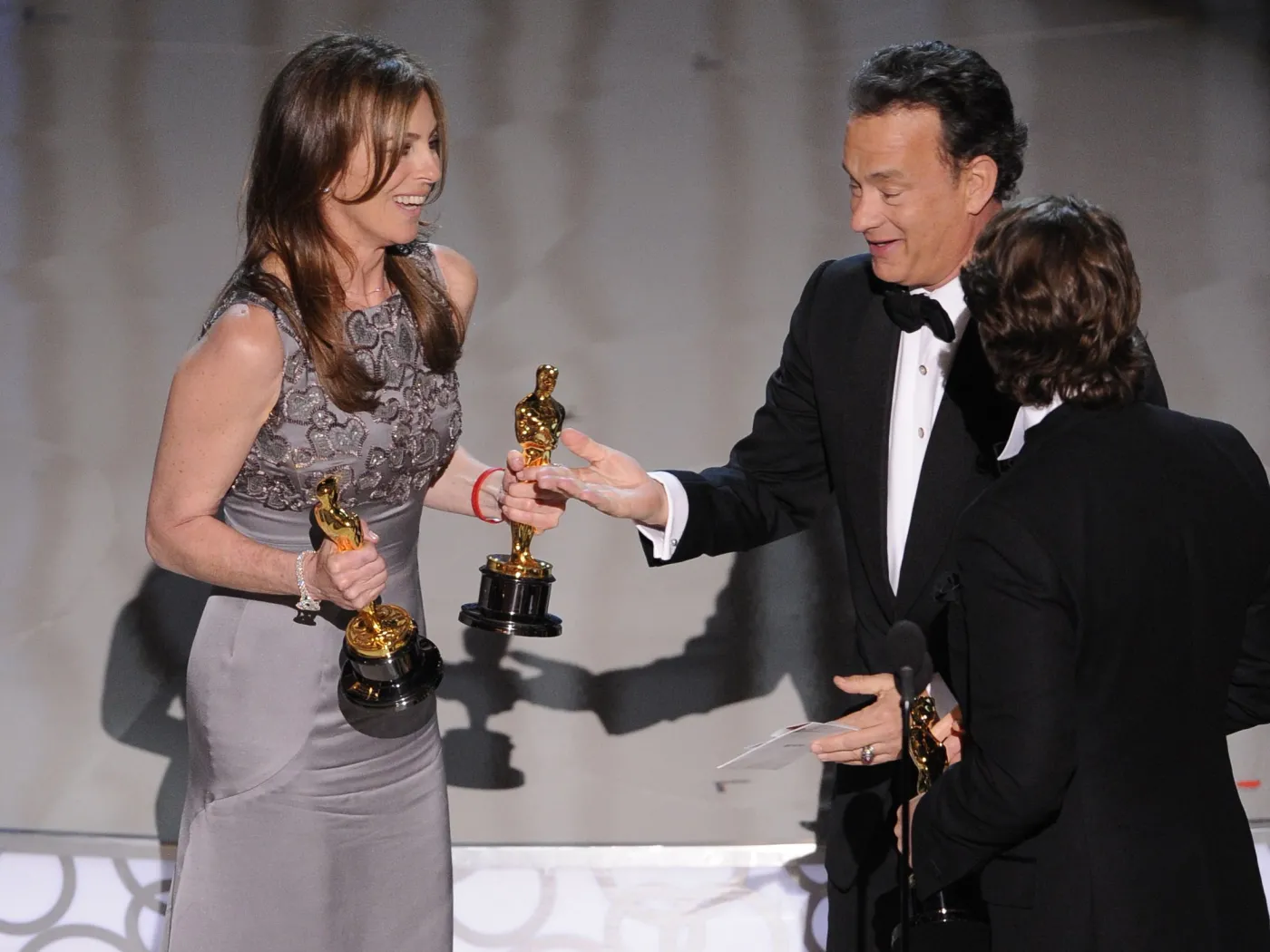 1765937-katryn-bigelow-z-oscarem-za-hurt.jpg