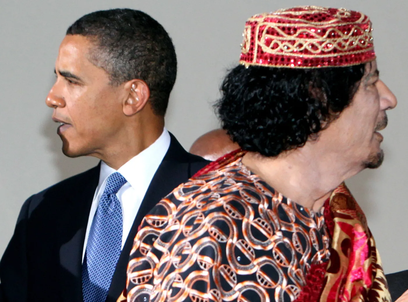 Barack Obama i Muammar Kadafi na zdjęciu z 2009 roku