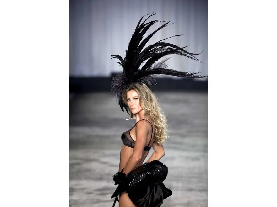 2090833-gisele-bundchen-prezentuje-wlasna.jpg