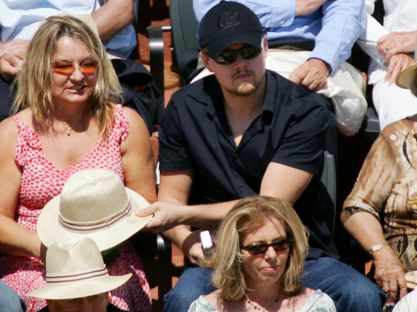 2109423-leonardo-dicaprio-ze-swoja-mama.jpg
