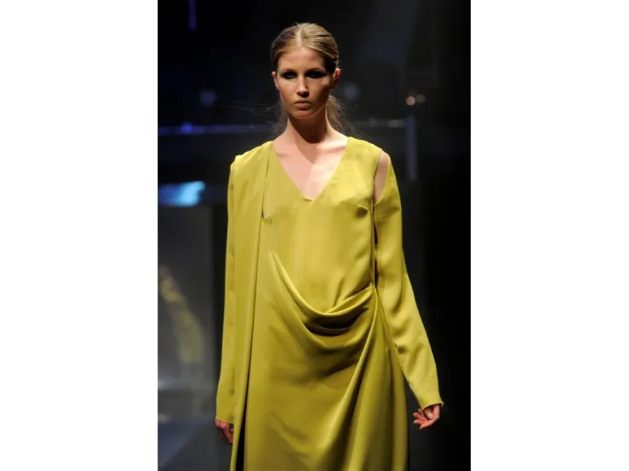 2128845-niedoslowna-moda-pokaz-jesiennej.jpg
