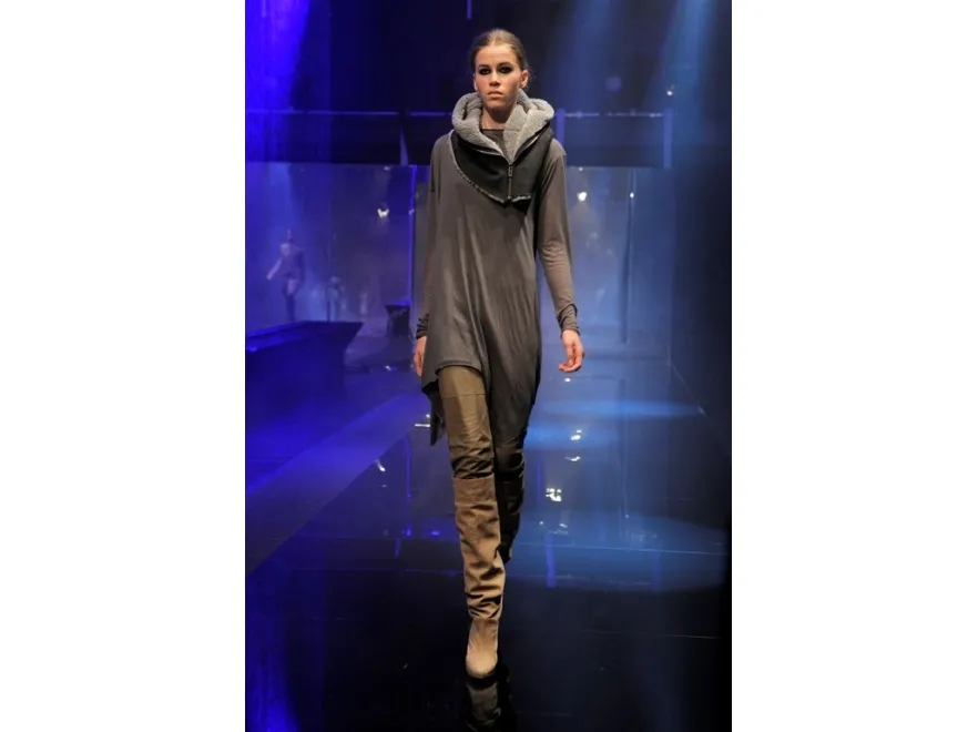 2129534-niedoslowna-moda-pokaz-jesiennej.jpg