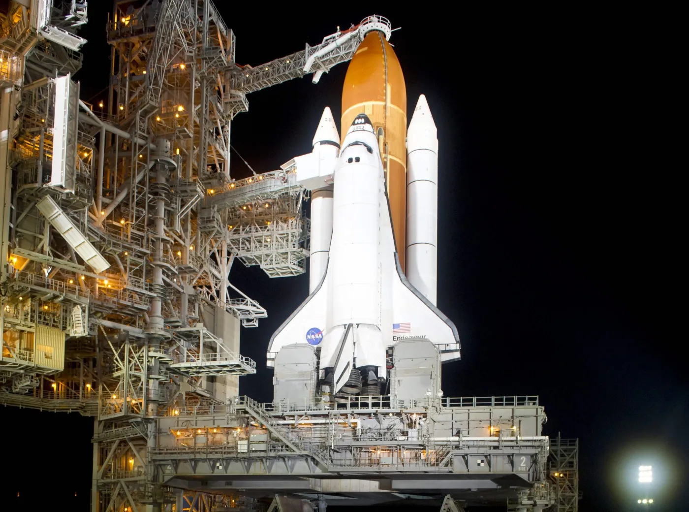 Wahadłowiec Endeavour na pozycji startowej