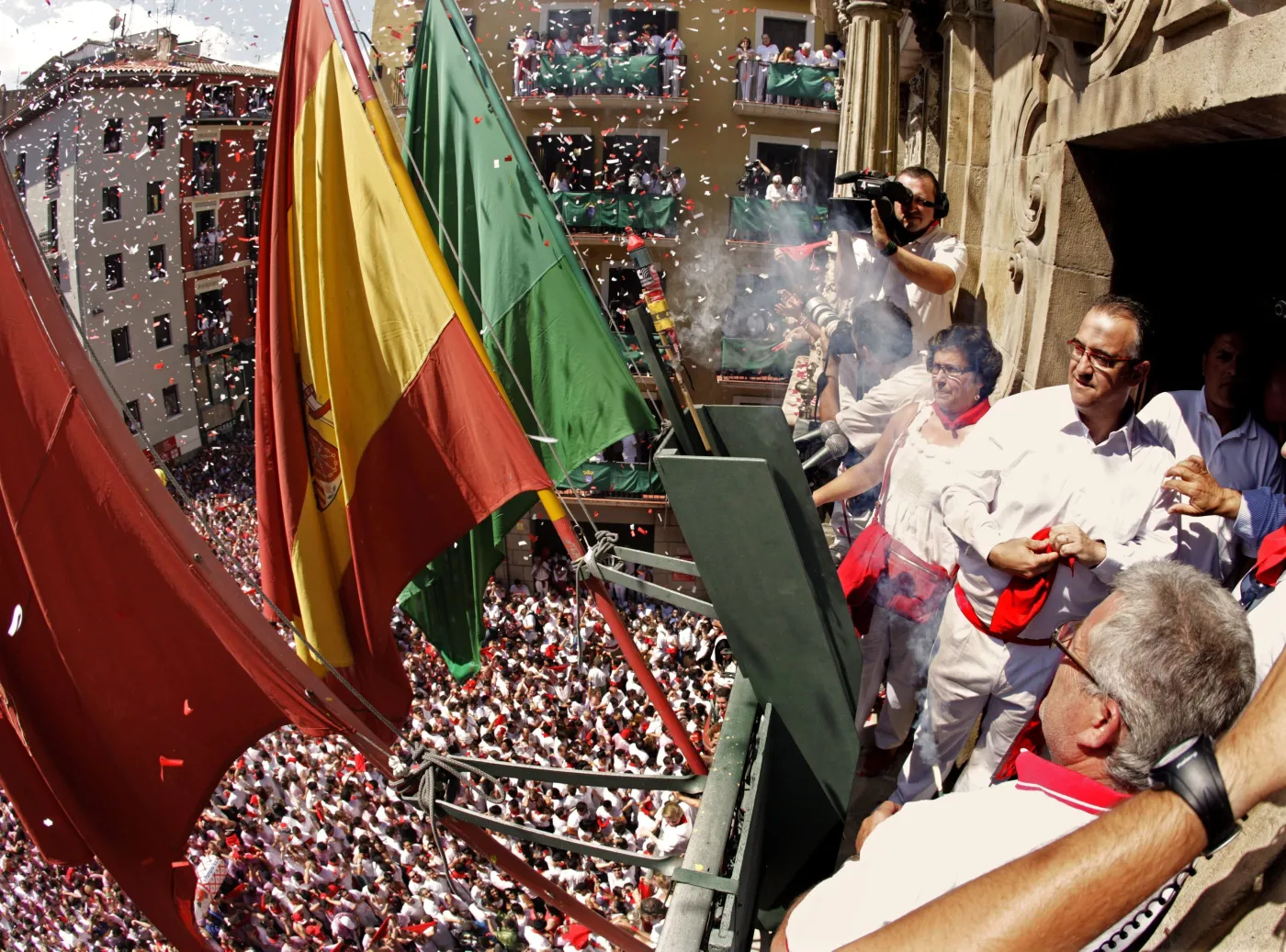 2250240-fiesta-rozpoczela-sie-tradycyjnym.jpg