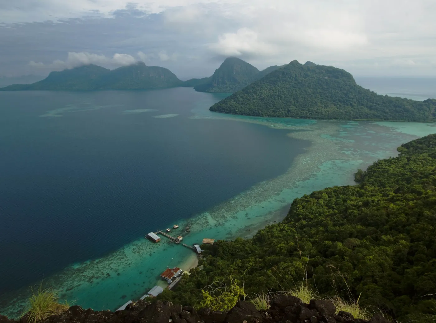 2314947-wyspy-w-poblizu-borneo-ktorych.jpg