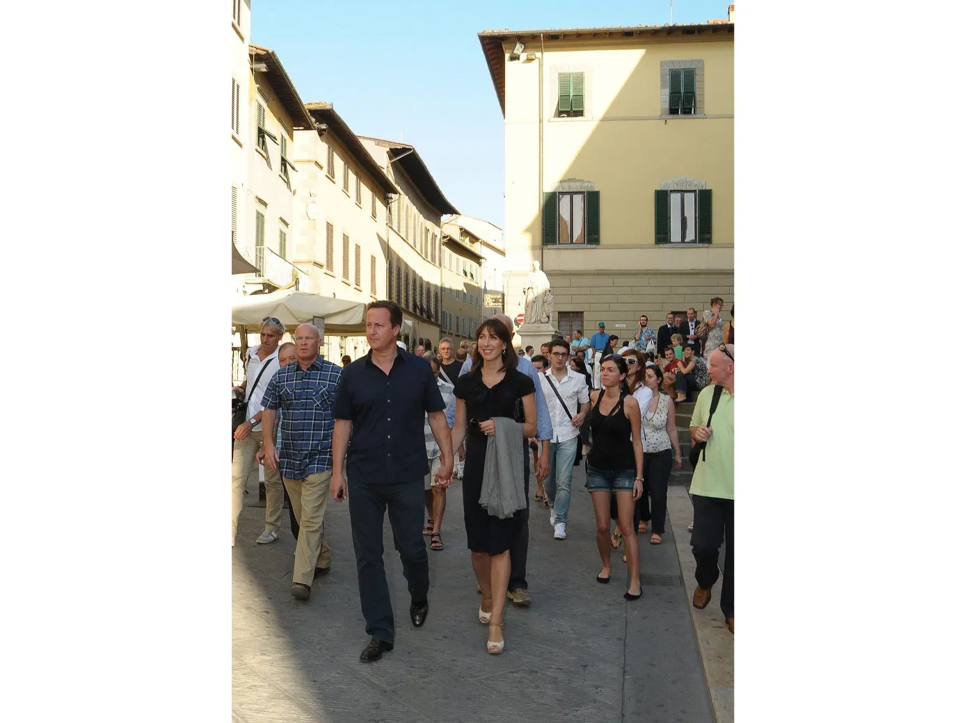 2345554-premier-david-cameron-wraz-z-zona.jpg