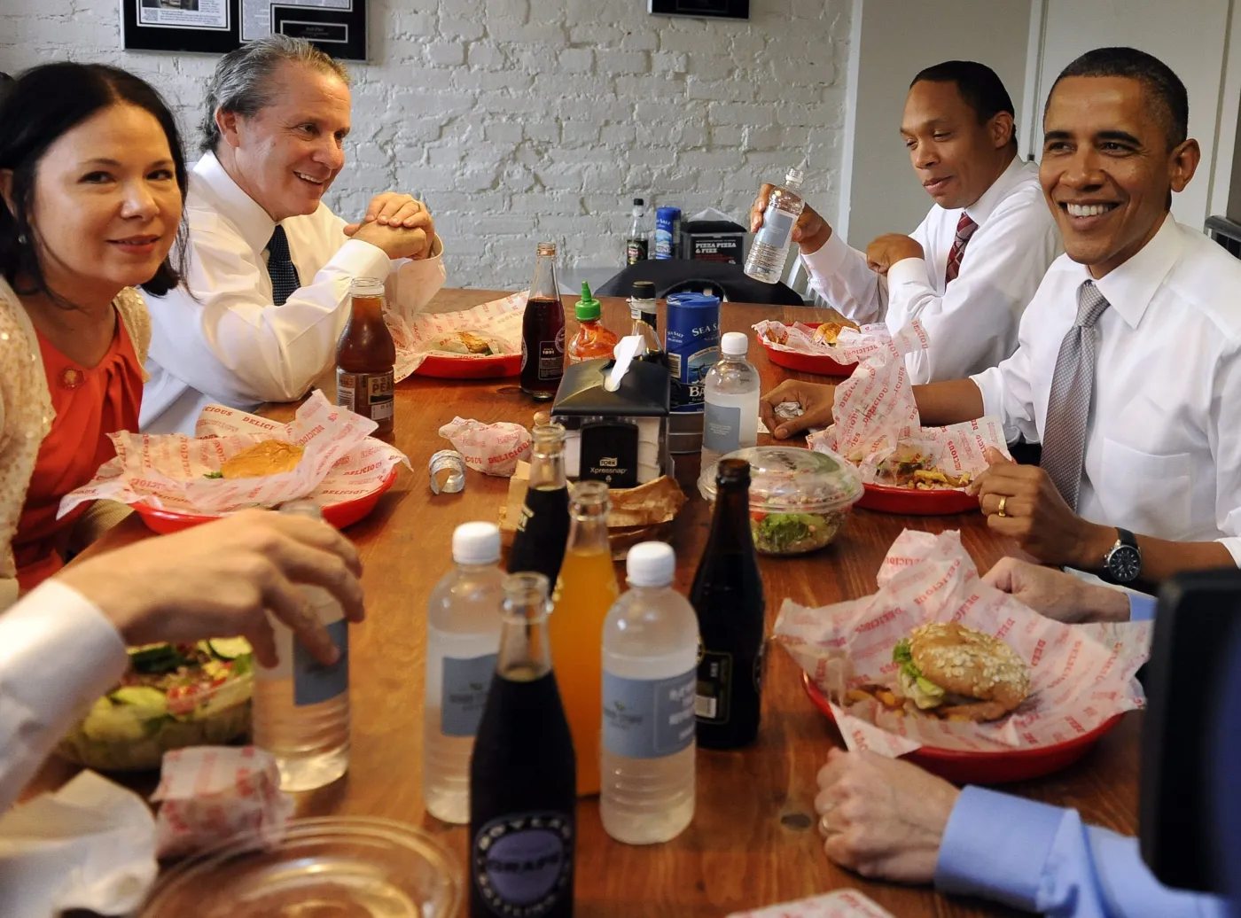 2348309-barack-obama-wspolpracownikami.jpg