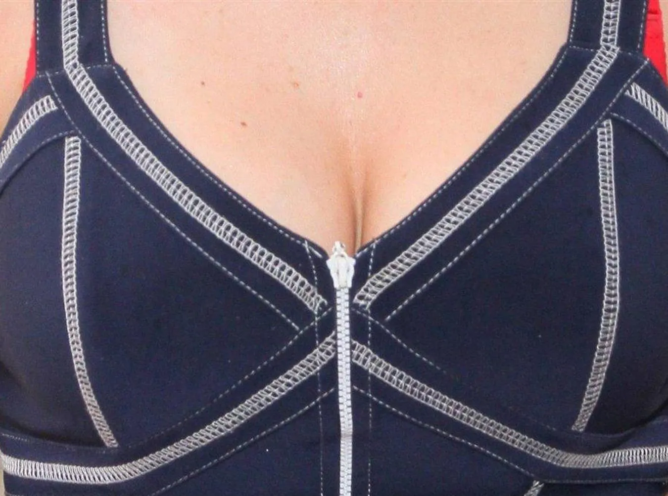 Zachwycający dekolt Moniki Richardson