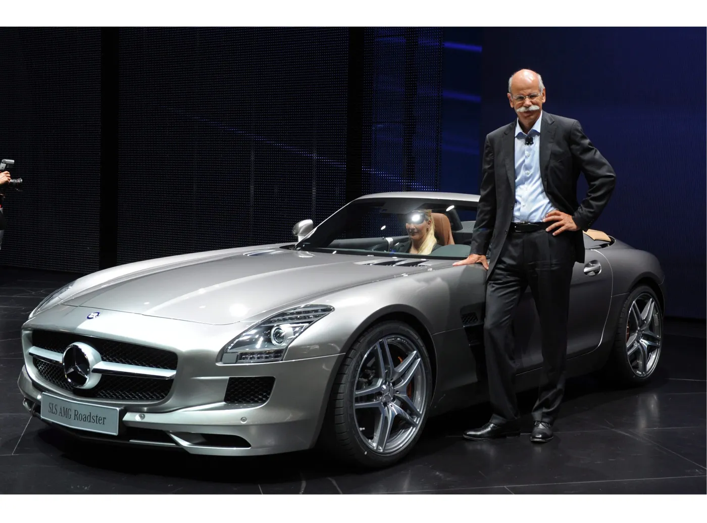 2483492-mercedes-benz-sls-amg-roadster.jpg