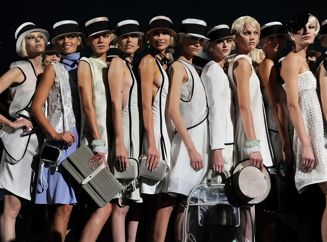 2533471-kolekcja-emporio-armani-na-sezon.jpg