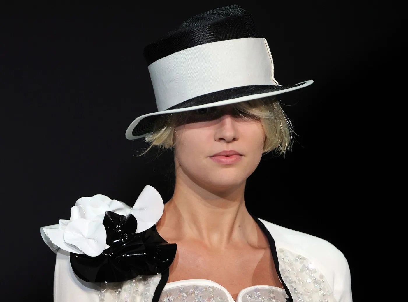 2533336-kolekcja-emporio-armani-na-sezon.jpg