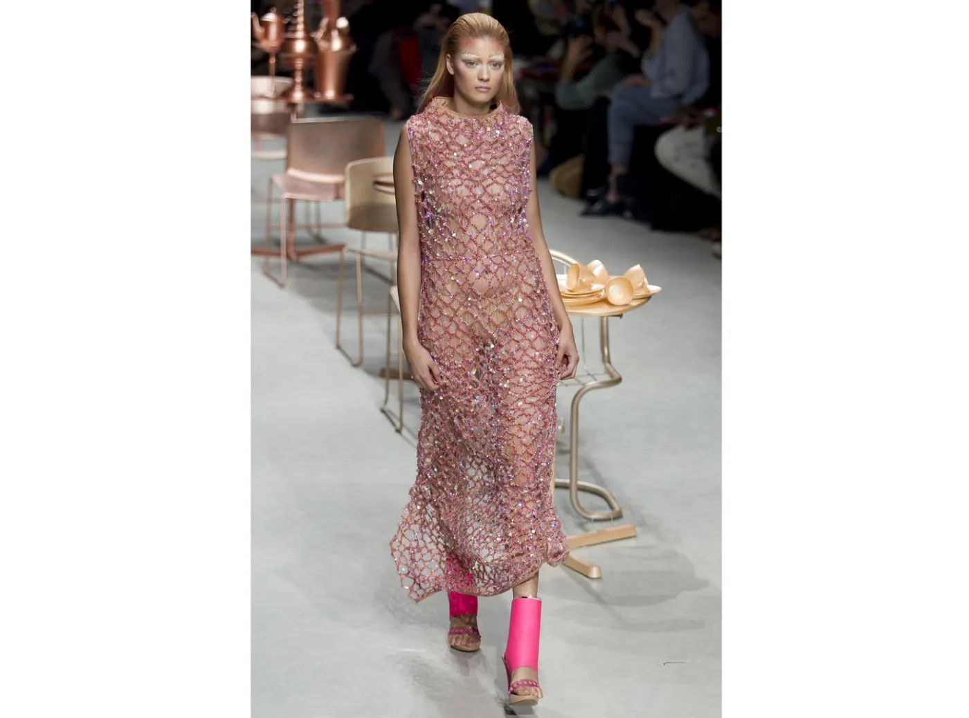 2546281-kolekcja-manish-arora-na-sezon.jpg