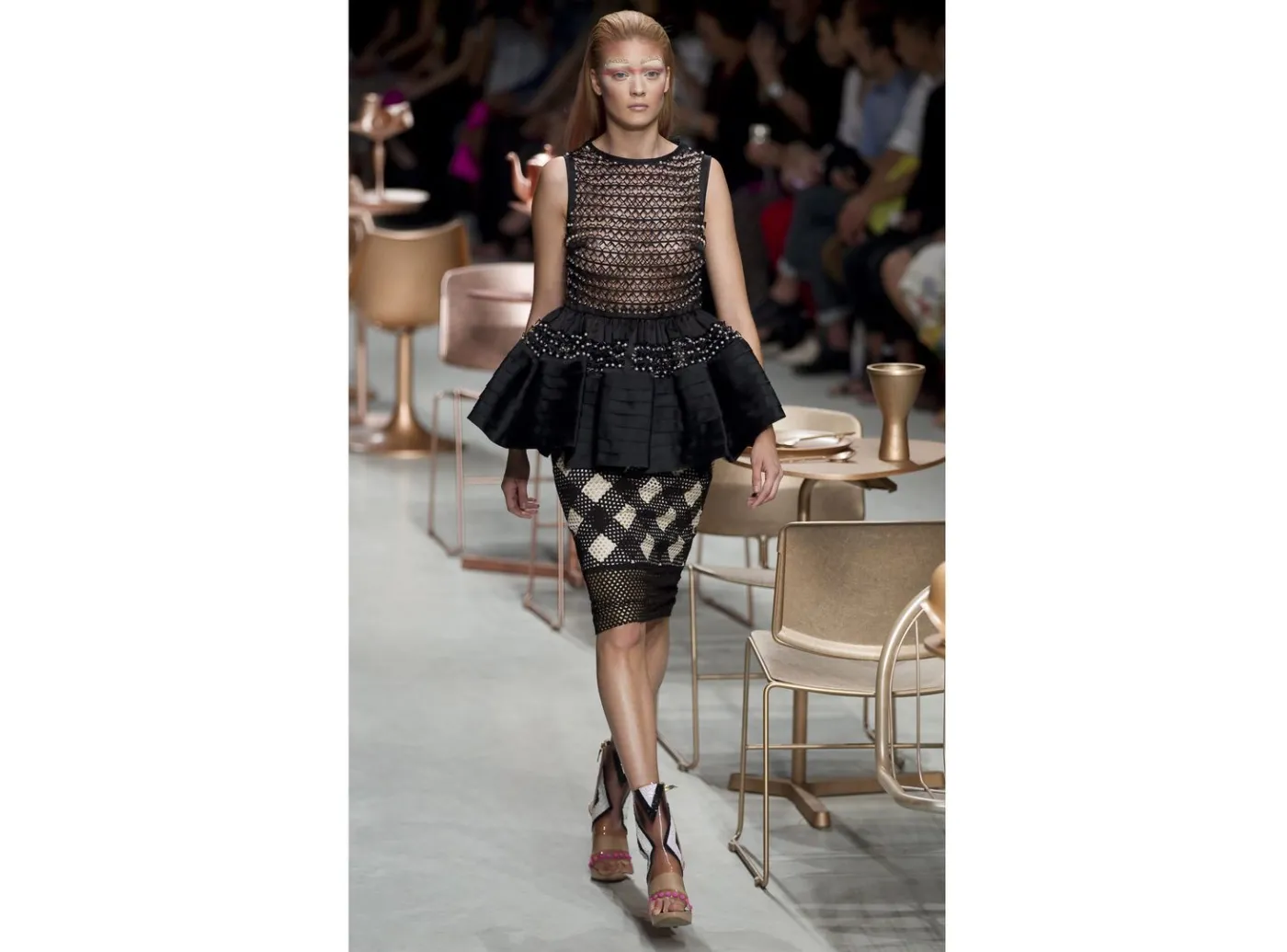 2546340-kolekcja-manish-arora-na-sezon.jpg