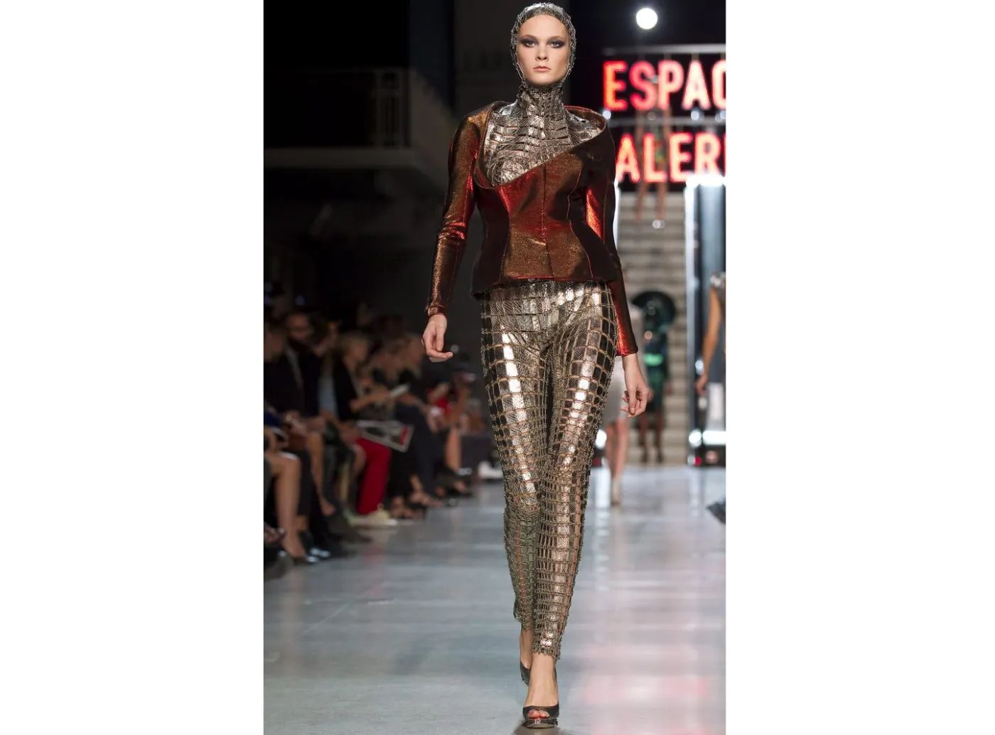 2568956-kolekcja-manish-arora-dla-paco.jpg