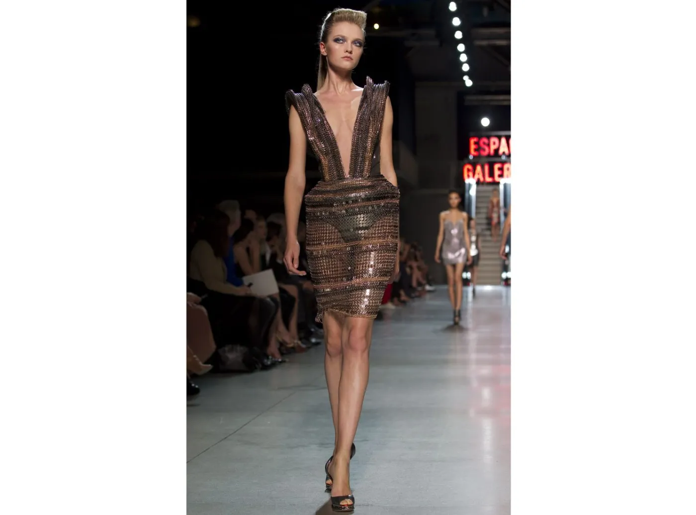 2569064-kolekcja-manish-arora-dla-paco.jpg
