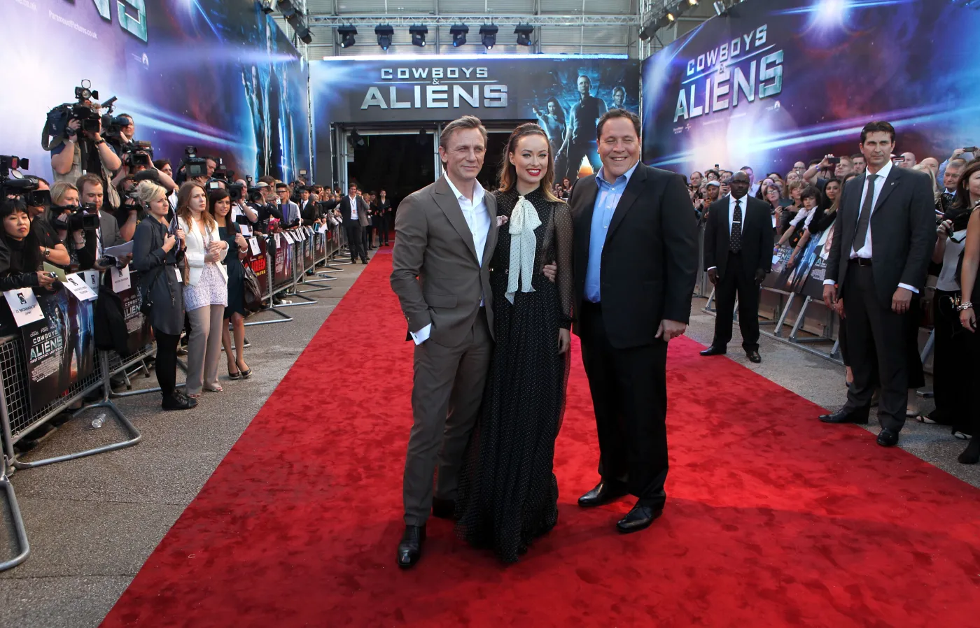 2400242-daniel-craig-olivia-wilde-i-jon.jpg