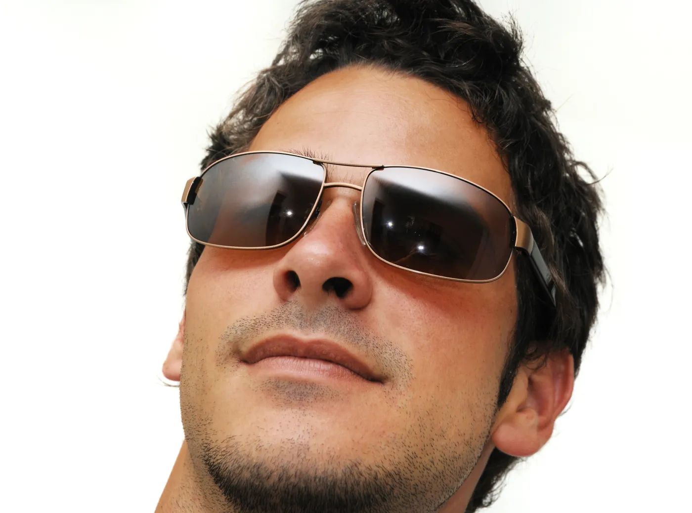 mężczyzna okulary przeciwsłoneczne