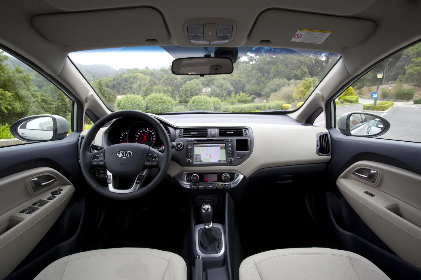 2415533-kia-rio-2011-interiors-38-1991.jpg