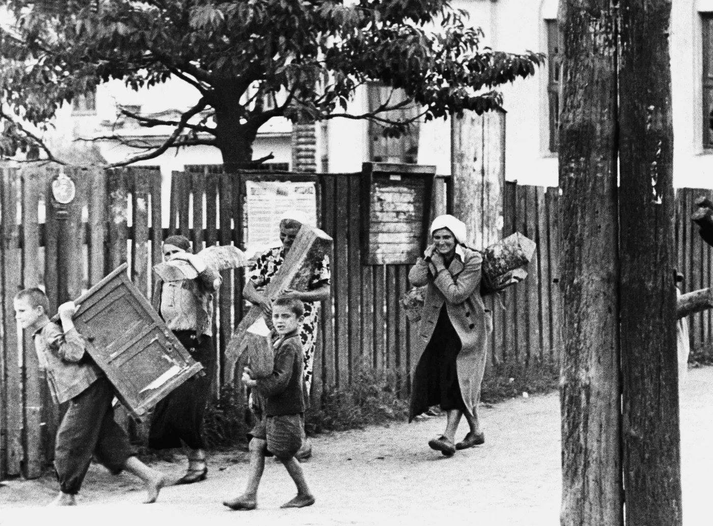 2435076-lwow-1941-rok-po-wkroczeniu-wojsk.jpg
