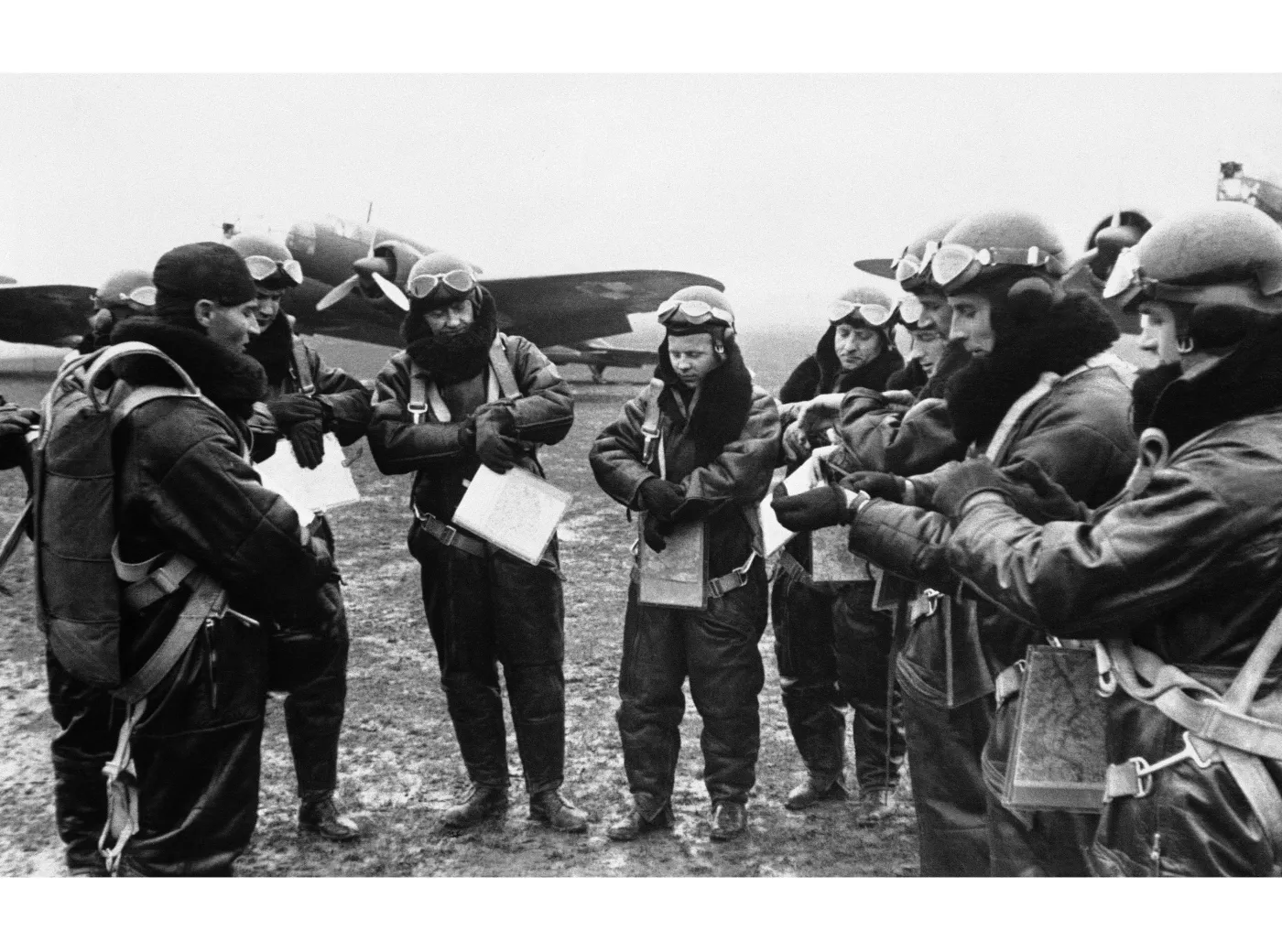 2435301-10-wrzesnia-1939-polscy-piloci.jpg