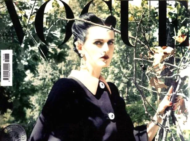 Vogue znów szokuje, tym razem modelką o 33-centymetrowej talii