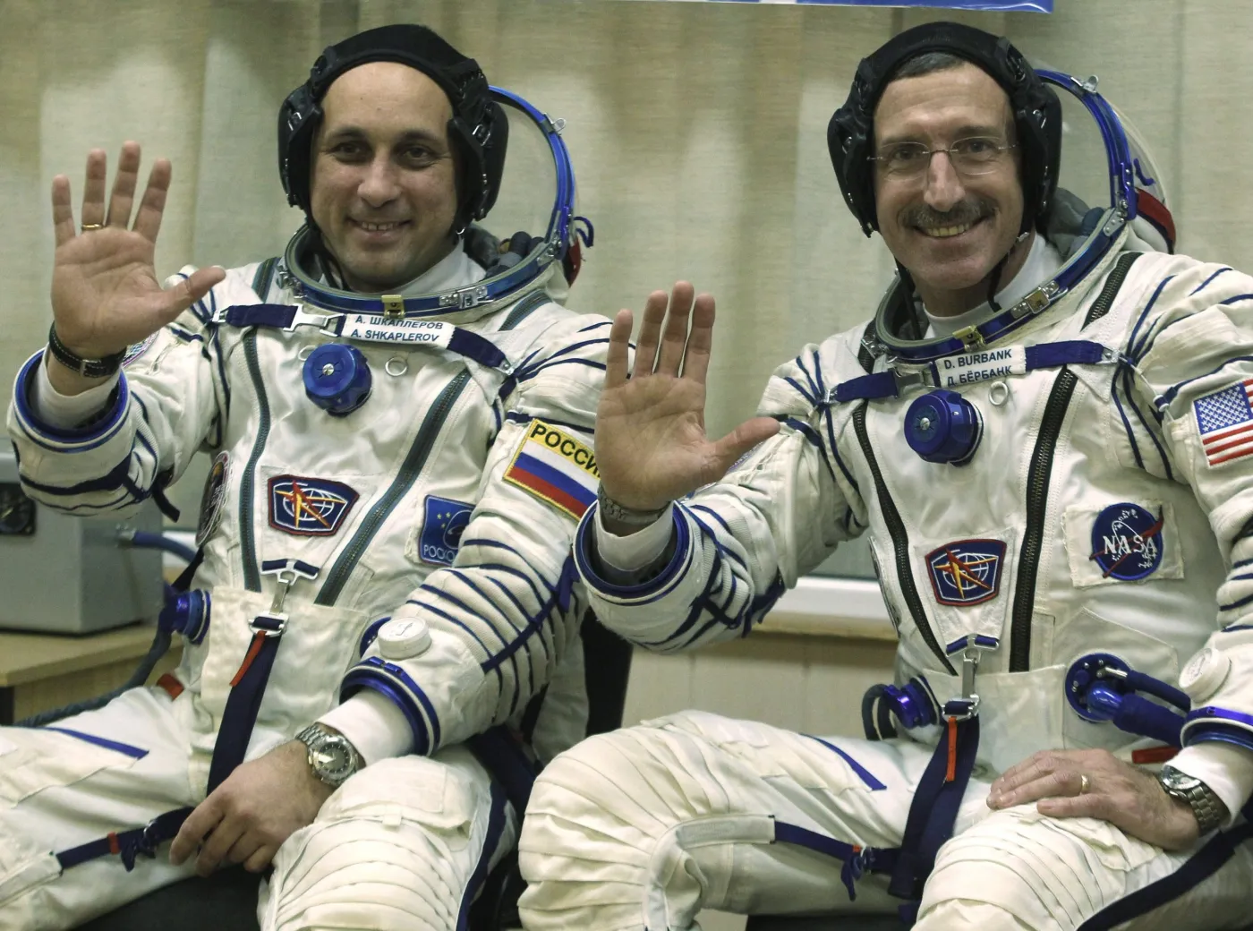 2731861-astronauci-dan-burbank-i-anton.jpg