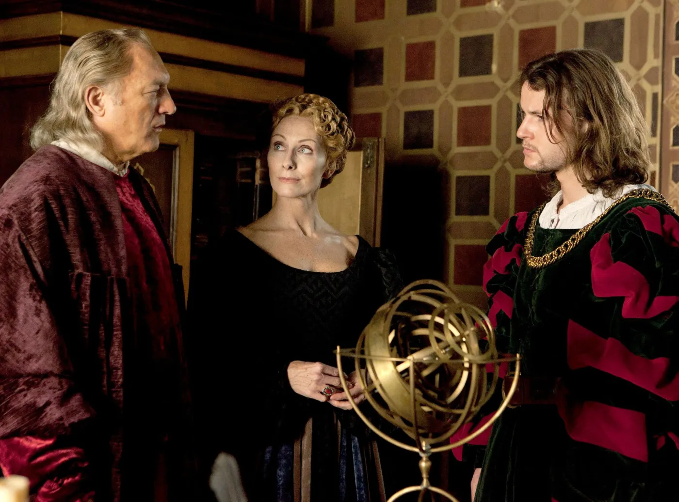 Intrygi, przekupstwa i mordersta w serialowym hicie z Europy