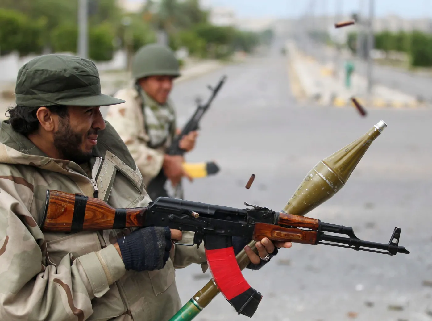 Powstańcy walcza na ulicach Syrty