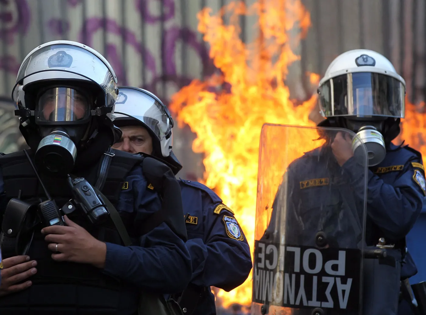 2629920-starcia-demonstrantow-z-policja.jpg