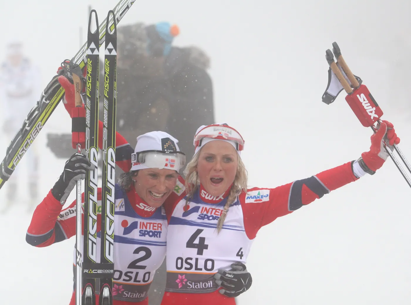 Marit Bjoergen i Therese Johaug