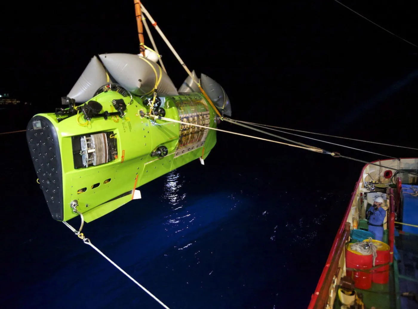 cameron batyskaf rów marjański