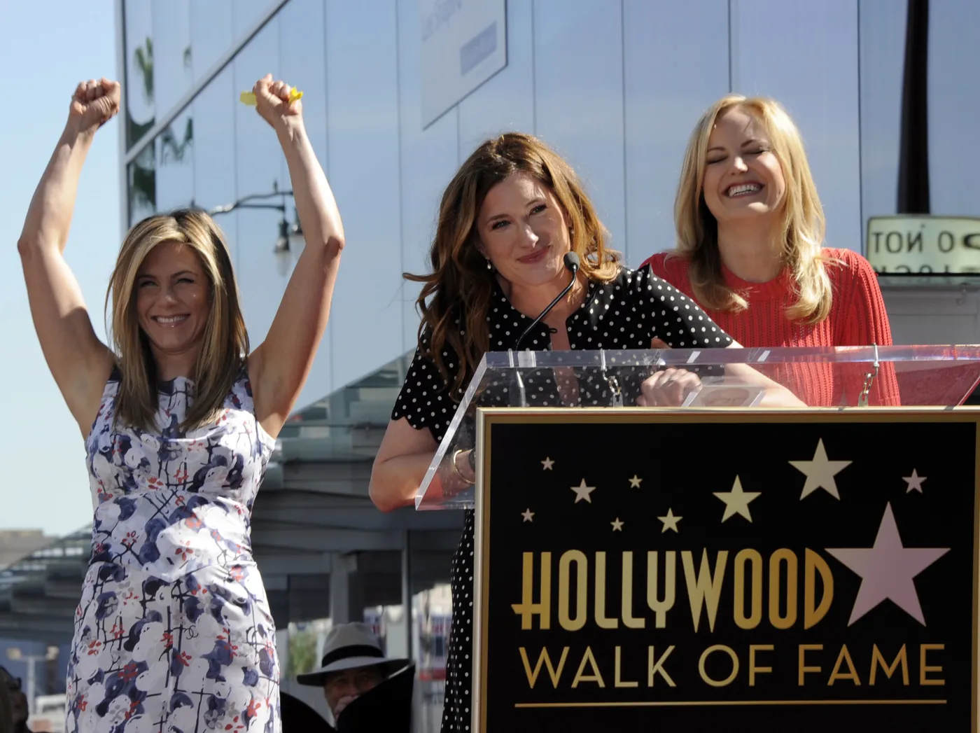 3129061-jennifer-aniston-z-kathryn-hahn.jpg