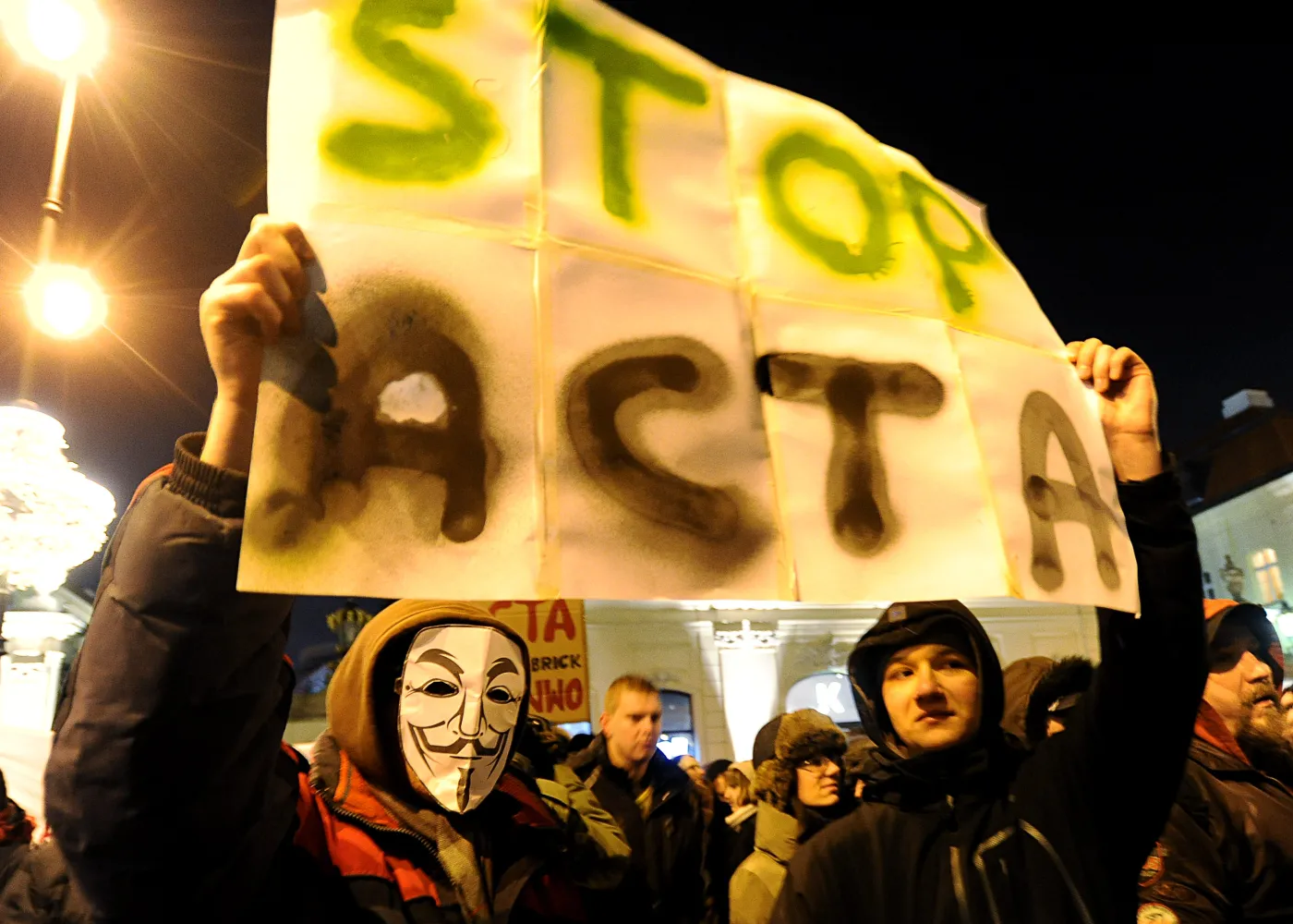 Protest przeciw umowie ACTA przed Pałacem Prezydenckim