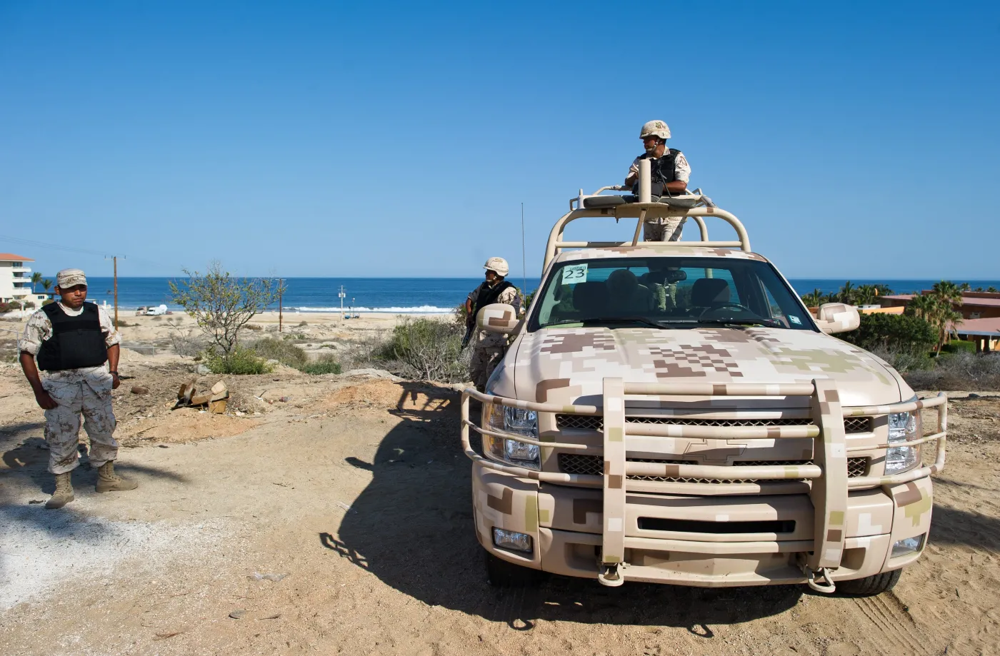 3662223-marines-na-plazy-w-las-cabos-w.jpg