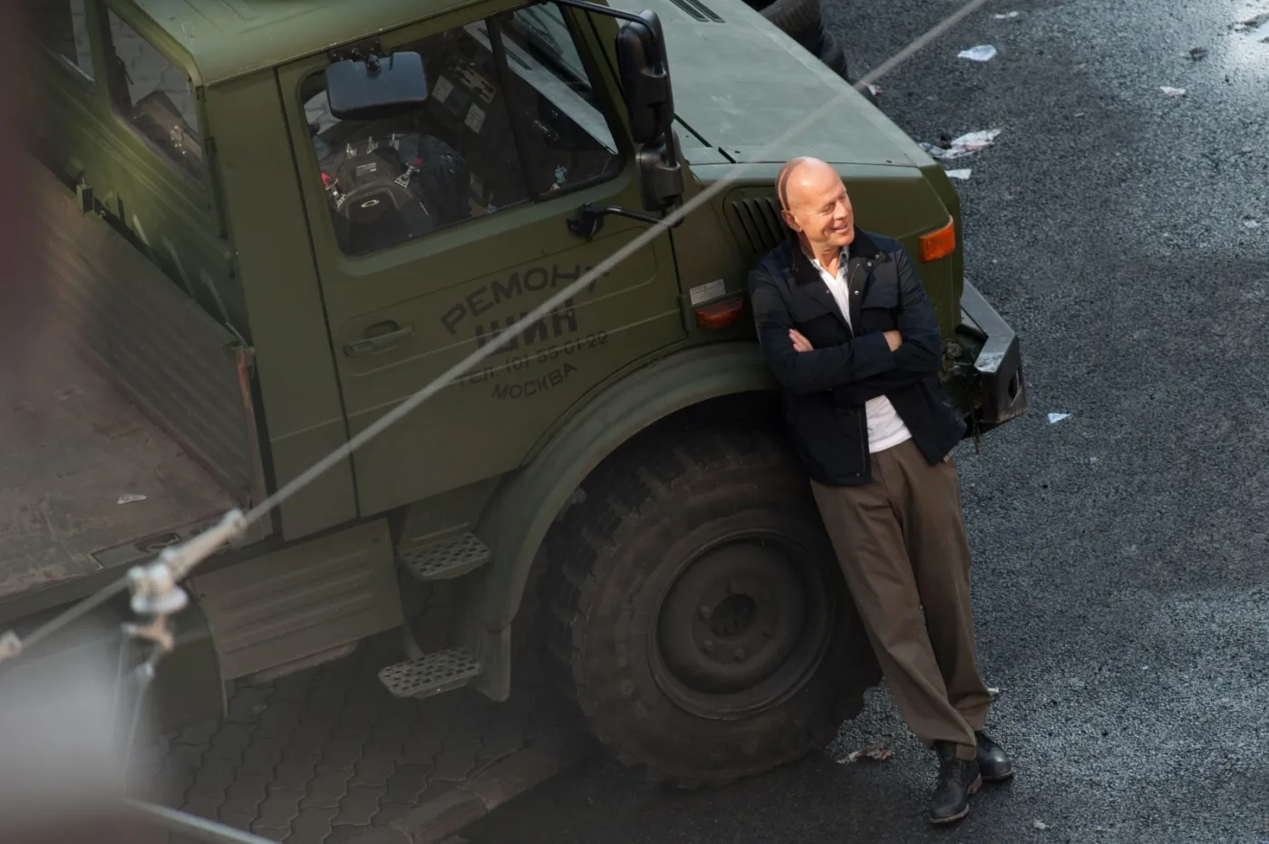 3674224-bruce-willis-na-planie-szklanej.jpg