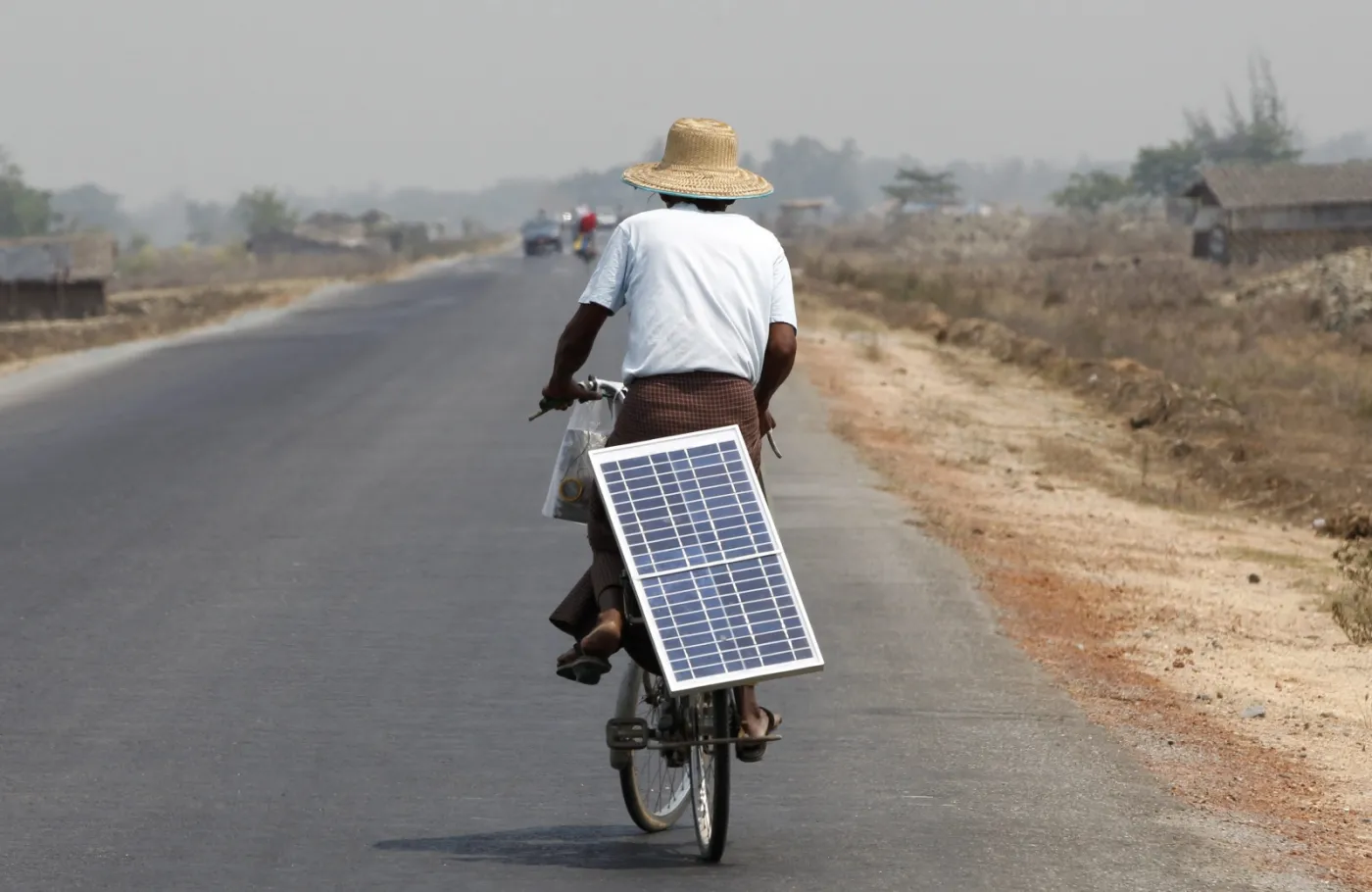 Riksze, pstrokate busy i napędzane słońcem rowery. Zobacz, jak się jeździ w Azji!