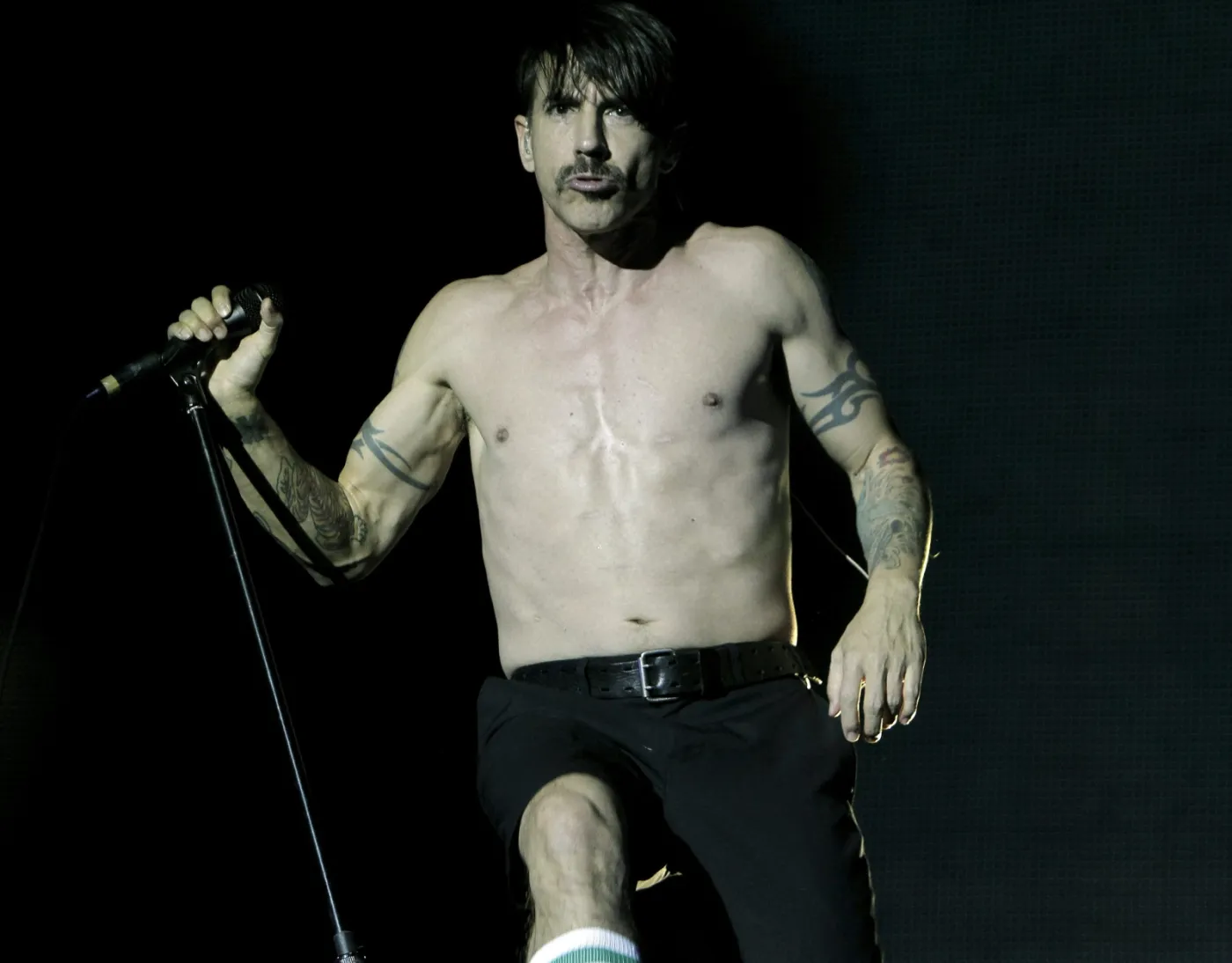 3750062-anthony-kiedis-i-red-hot-chili.jpg