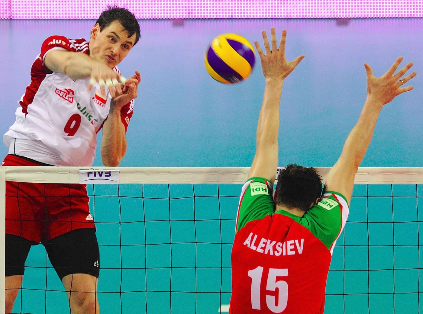 Bułgarscy kibole ukradli polskie flagi. "Wściekły tłum"