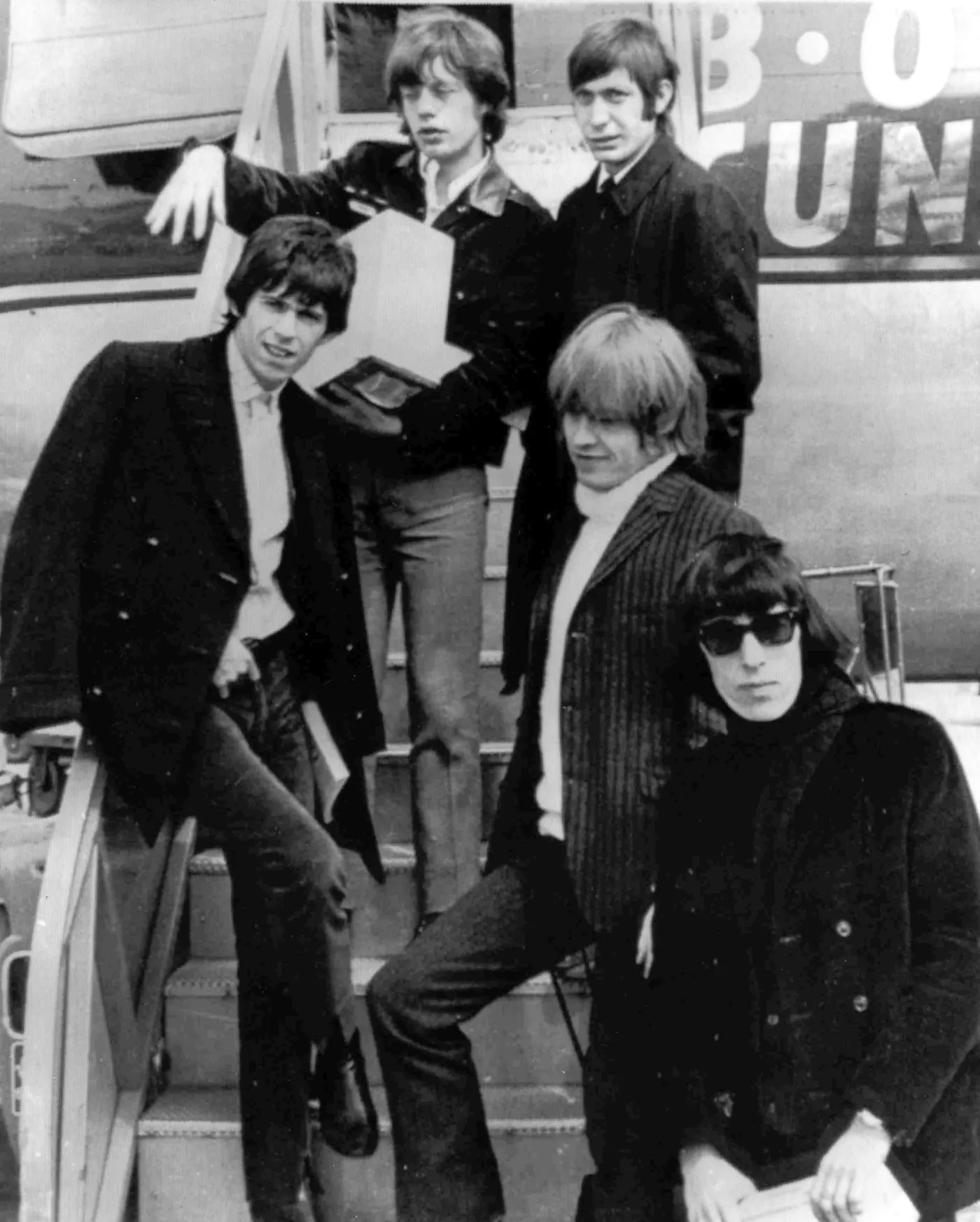 3761724-the-rolling-stones-na-lotnisku.jpg