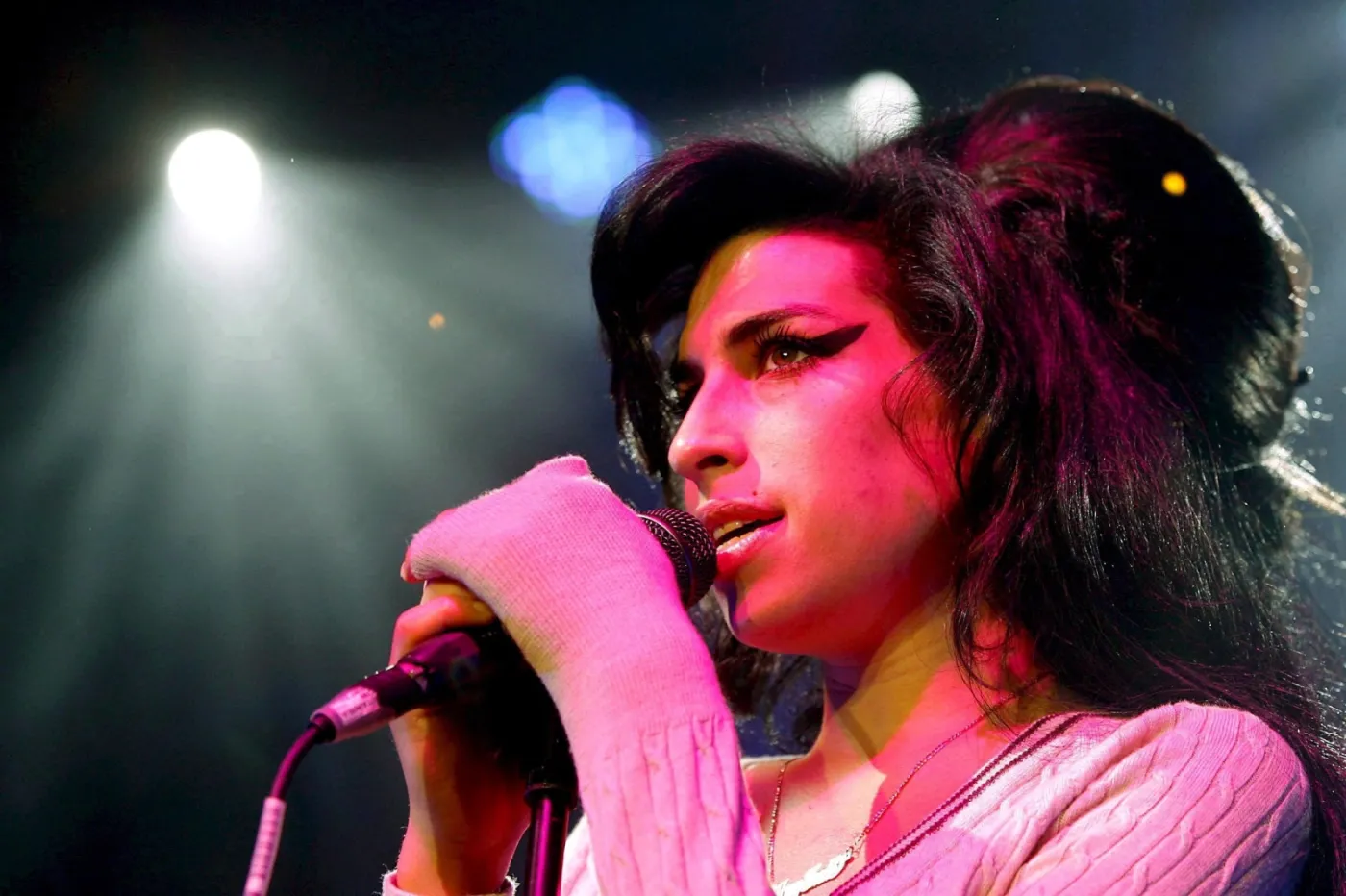 Amy Winehouse podczas koncertu w Zurichu – 25 października 2007 roku