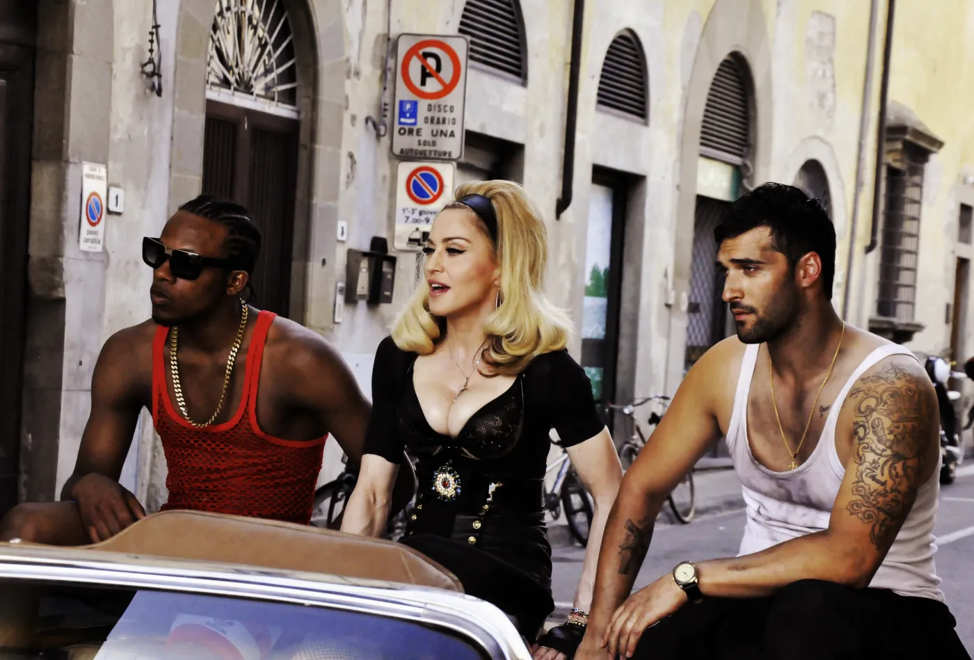 3808626-madonna-na-planie-teledysku-do.jpg
