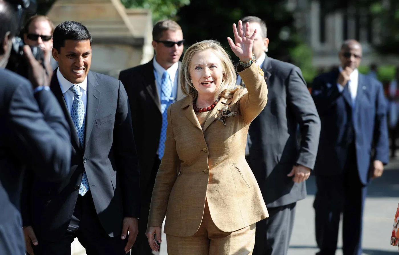 Hillary Clinton w otoczeniu ochroniarzy